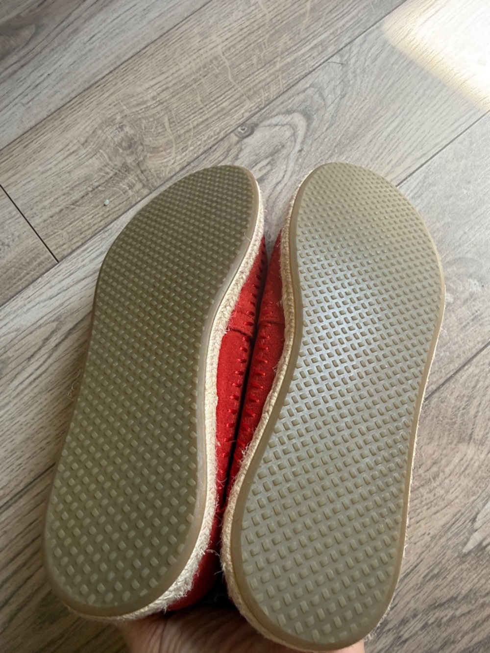 New nwot Toms bright true red suede shoes - Picture 4 of 5